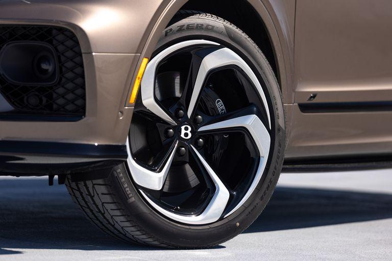 2022-bentley-bentayga-s-144-1653579673.jpg