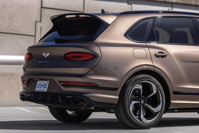 2022-bentley-bentayga-s-148-1653579676.jpg