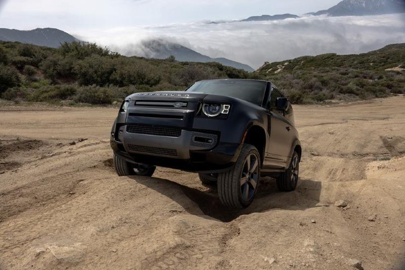 2022-land-rover-defender-90-v8-101-1653515431.jpg