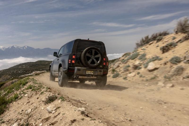 2022-land-rover-defender-90-v8-104-1653515446.jpg