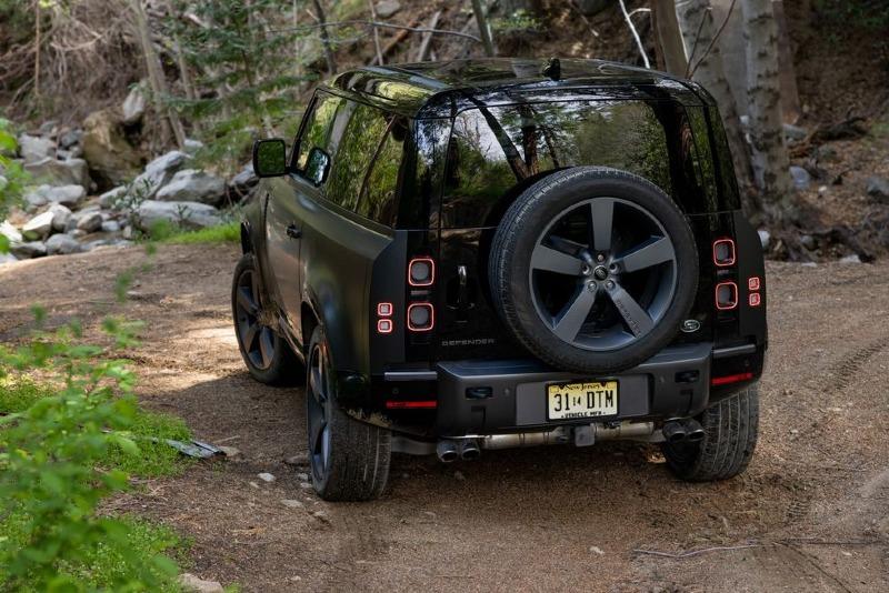 2022-land-rover-defender-90-v8-106-1653515463.jpg