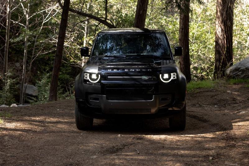 2022-land-rover-defender-90-v8-108-1653515445.jpg