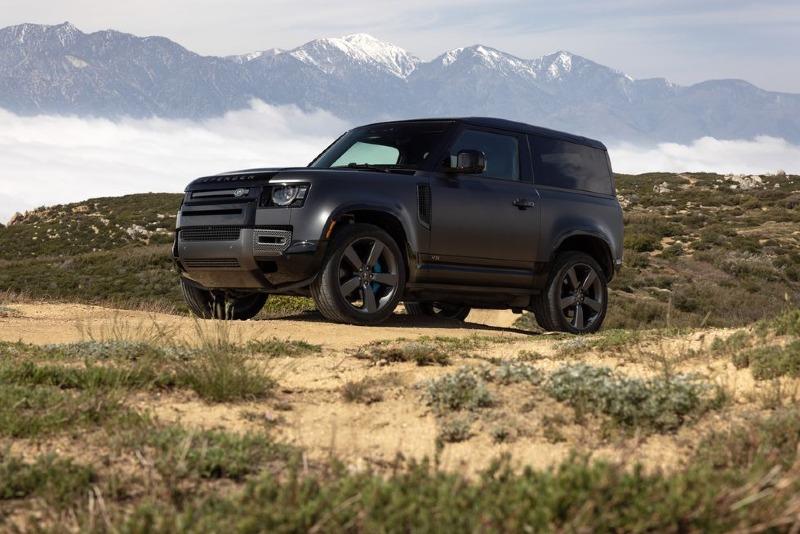 2022-land-rover-defender-90-v8-110-1653515455.jpg