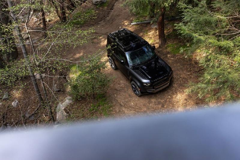 2022-land-rover-defender-90-v8-111-1653515458.jpg