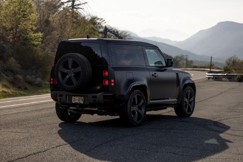 2022-land-rover-defender-90-v8-113-1653515476.jpg