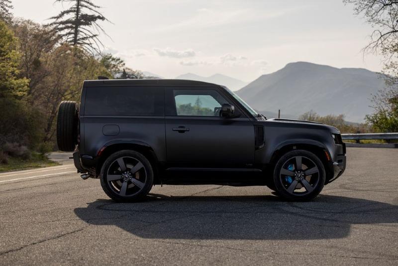 2022-land-rover-defender-90-v8-114-1653515465.jpg