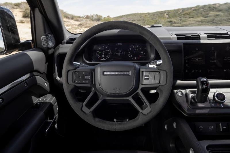 2022-land-rover-defender-90-v8-117-1653515476.jpg