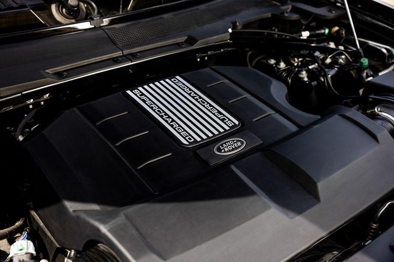 2022-land-rover-defender-90-v8-139-1653515526.jpg