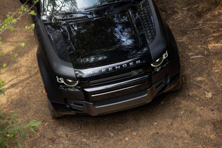 2022-land-rover-defender-90-v8-140-1653515527.jpg