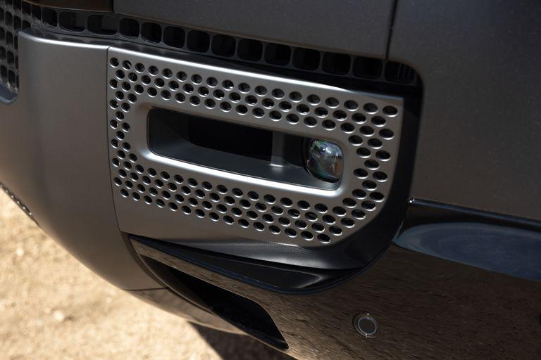 2022-land-rover-defender-90-v8-144-1653515526.jpg