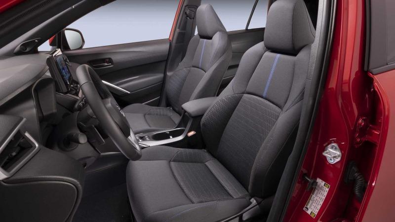 2023-toyota-corolla-cross-hybrid-se (10).jpg
