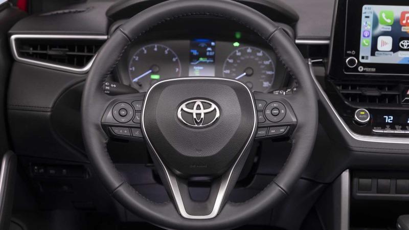 2023-toyota-corolla-cross-hybrid-se (14).jpg