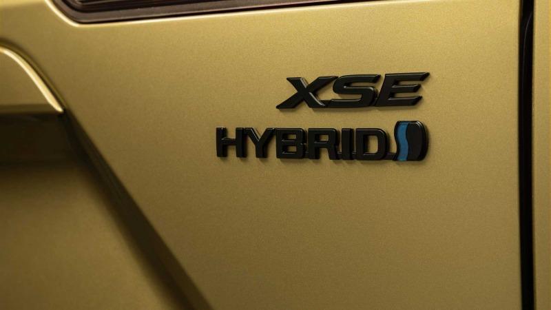 2023-toyota-corolla-cross-hybrid-xse (10).jpg