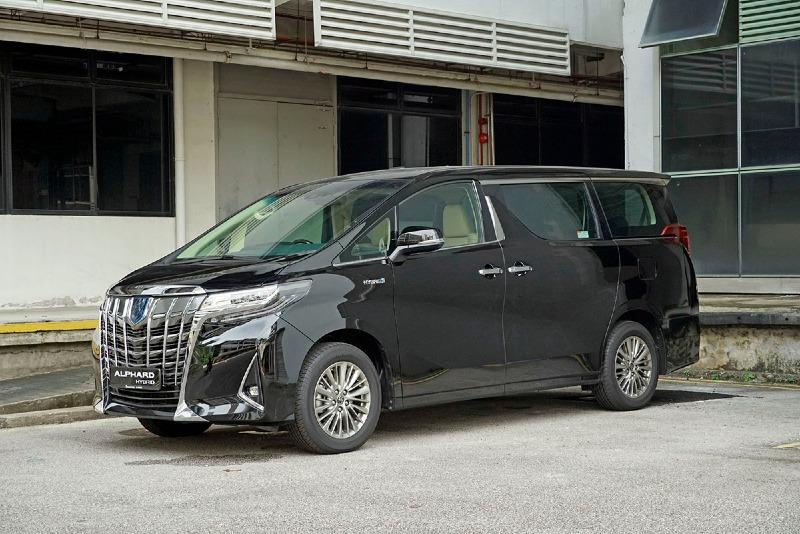 2022-Toyota-Alphard-Hybrid-review-CarBuyer-Singapore-2.jpg