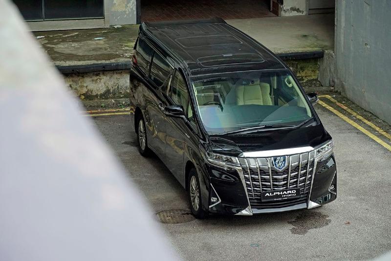 2022-Toyota-Alphard-Hybrid-review-CarBuyer-Singapore-3.jpg