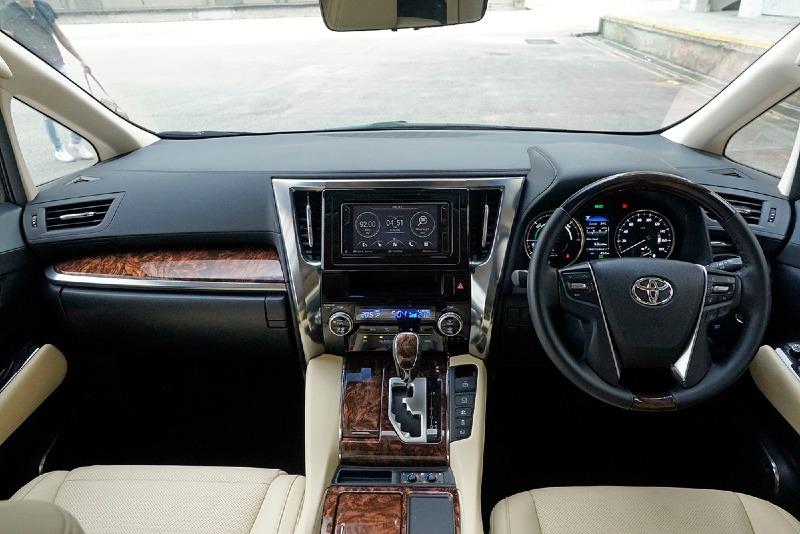 2022-Toyota-Alphard-Hybrid-review-CarBuyer-Singapore-11.jpg