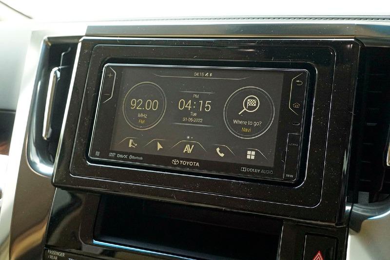 2022-Toyota-Alphard-Hybrid-review-CarBuyer-Singapore-26.jpg