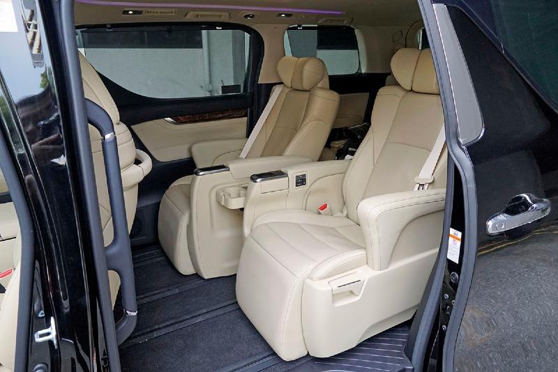 2022-Toyota-Alphard-Hybrid-review-CarBuyer-Singapore-17.jpg