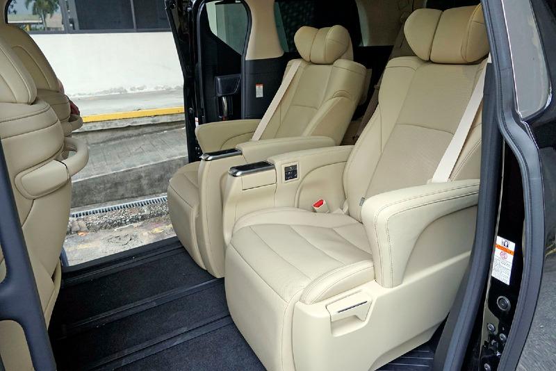 2022-Toyota-Alphard-Hybrid-review-CarBuyer-Singapore-20.jpg