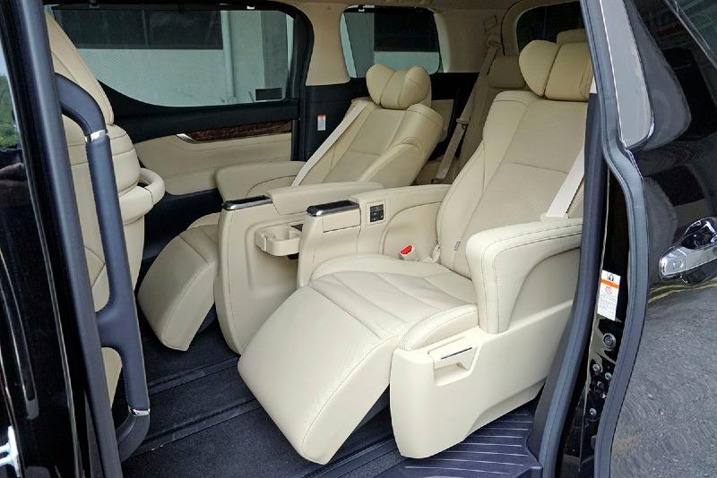 2022-Toyota-Alphard-Hybrid-review-CarBuyer-Singapore-19.jpg