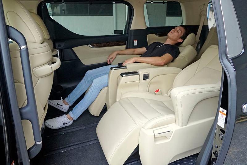 2022-Toyota-Alphard-Hybrid-review-CarBuyer-Singapore-22.jpg