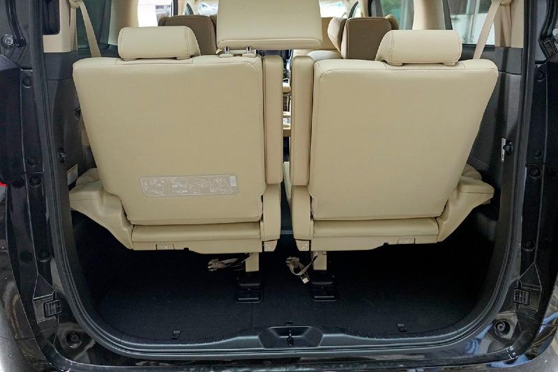 2022-Toyota-Alphard-Hybrid-review-CarBuyer-Singapore-31.jpg