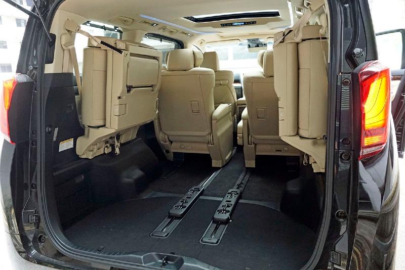 2022-Toyota-Alphard-Hybrid-review-CarBuyer-Singapore-29.jpg