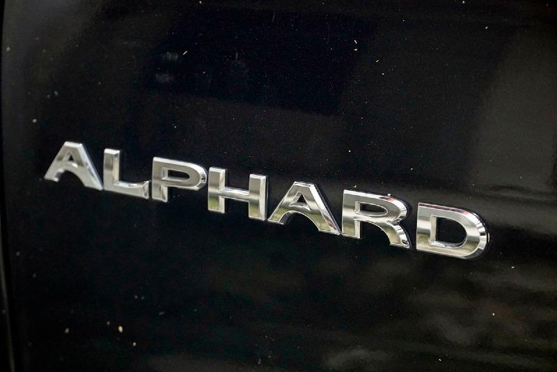 2022-Toyota-Alphard-Hybrid-review-CarBuyer-Singapore-14.jpg