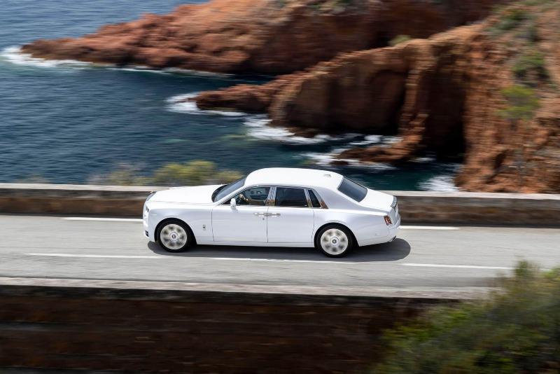 2023-Rolls-Royce-Phantom-at-French-Riviera-8.jpg