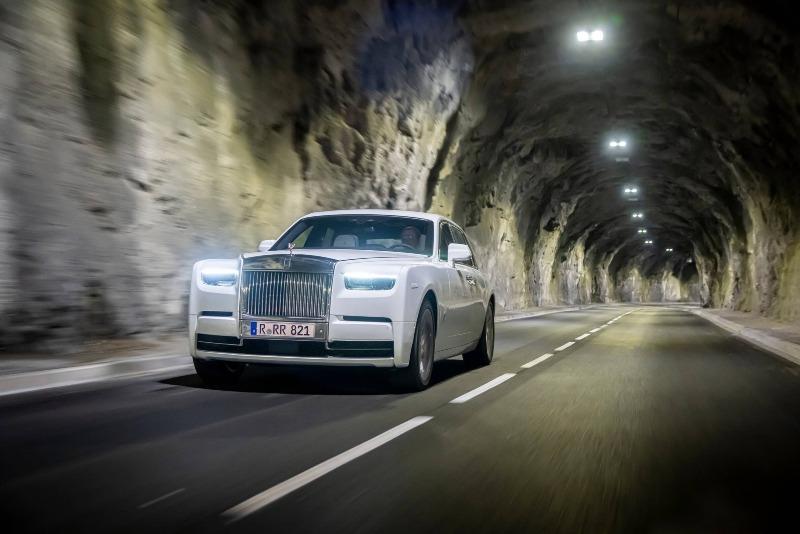 2023-Rolls-Royce-Phantom-at-French-Riviera-10.jpg