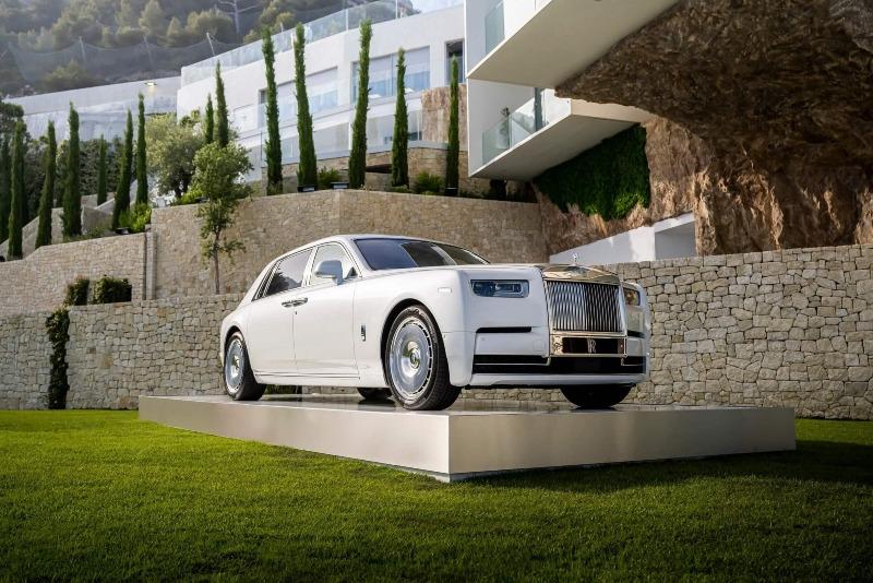 2023-Rolls-Royce-Phantom-at-French-Riviera-1.jpg