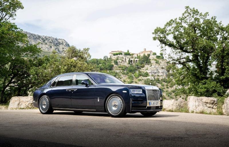 2023-Rolls-Royce-Phantom-at-French-Riviera-7.jpg
