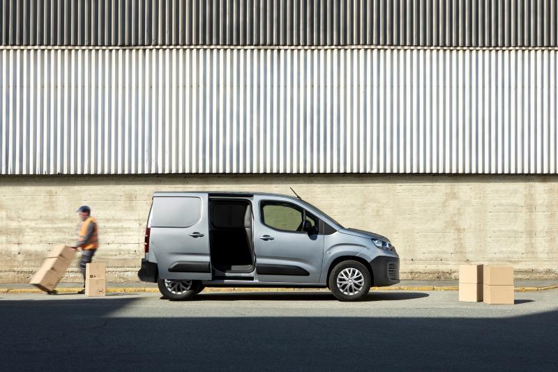 2022-Fiat-Doblo-van-10.jpg