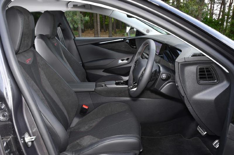 08-ds-ds4-e-tense-225-2022-fd-front-seats.jpg