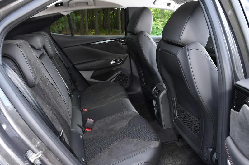 09-ds-ds4-e-tense-225-2022-fd-rear-seats.jpg
