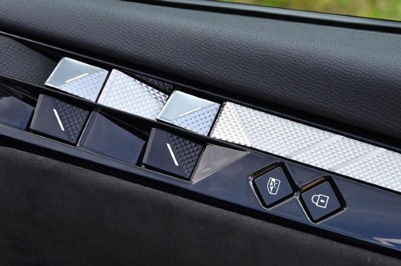 13-ds-ds4-e-tense-225-2022-fd-window-switches.jpg