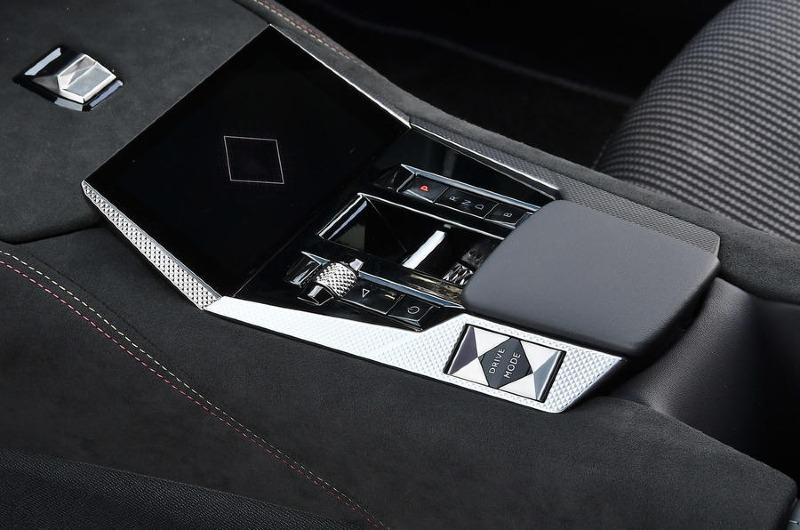 14-ds-ds4-e-tense-225-2022-fd-touch-pad.jpg