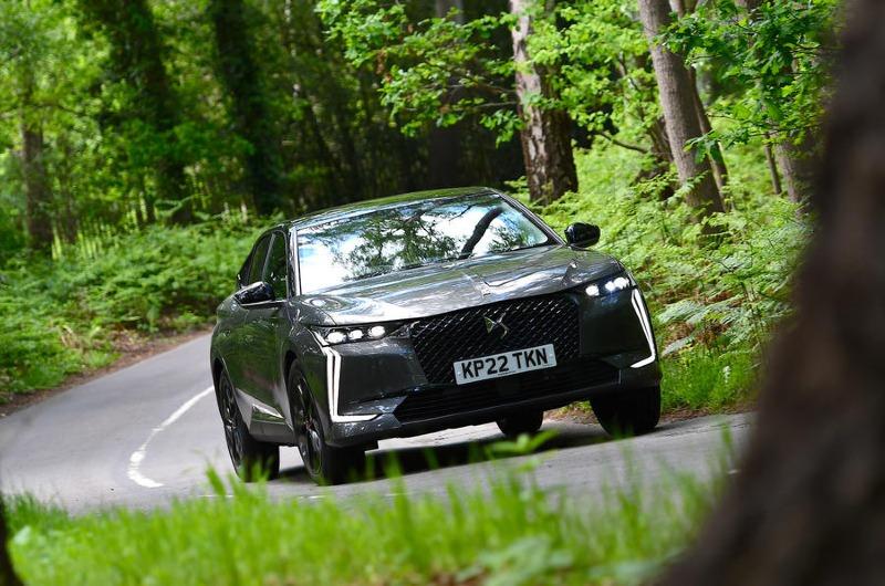 15-ds-ds4-e-tense-225-2022-fd-front-corner.jpg