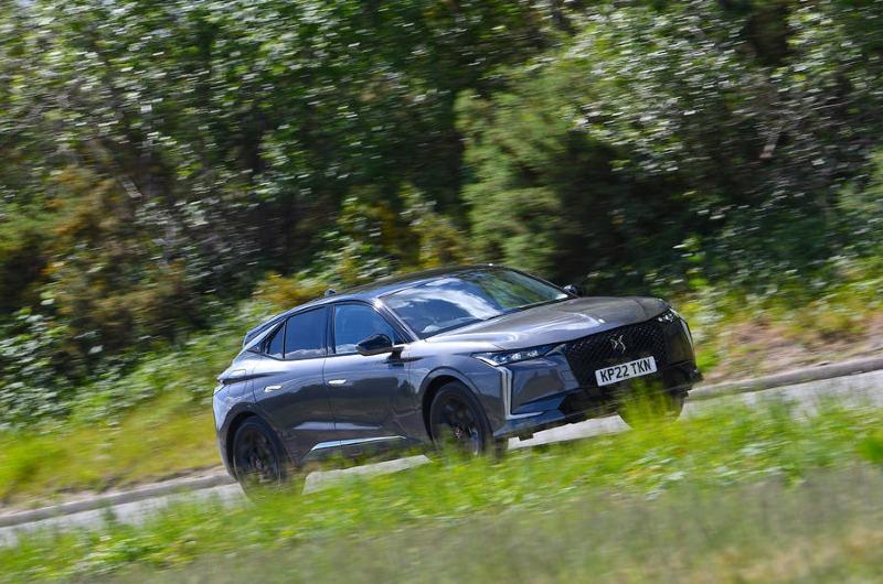 16-ds-ds4-e-tense-225-2022-fd-alt-pan.jpg