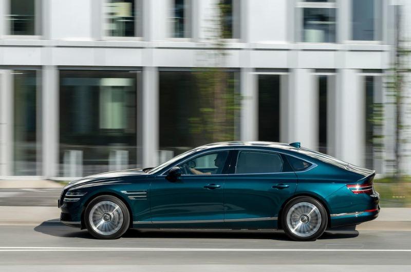 023-genesis-g80-ev-panning-side-2022.jpg