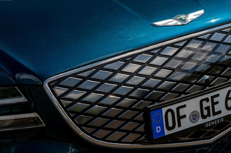 025-genesis-g80-ev-grill-2022.jpg
