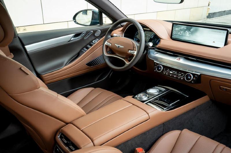 029-genesis-g80-ev-dash-2022.jpg