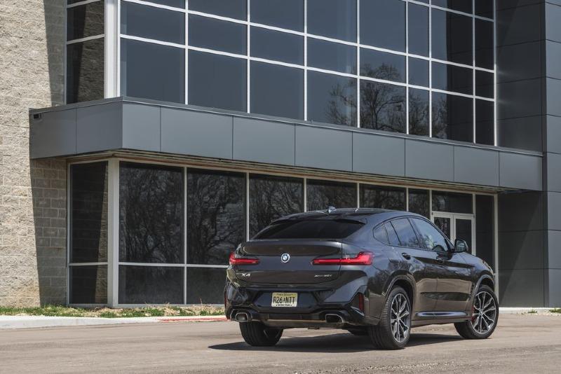 2022-bmw-x4-xdrive30i-624-edit-1654689779.jpg