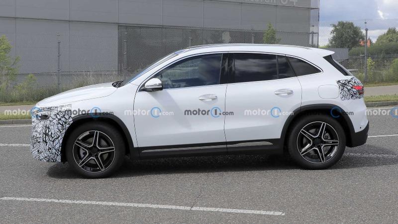 mercedes-benz-gla-class-refresh-side.jpg