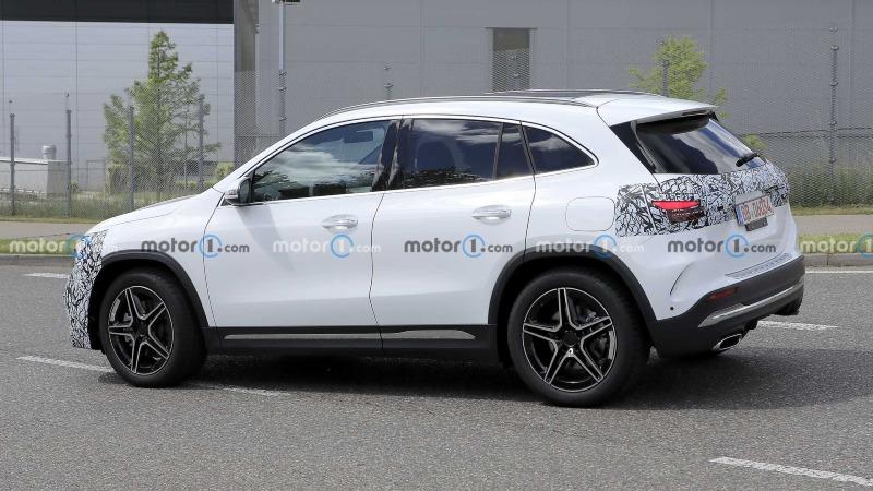 mercedes-benz-gla-class-refresh-side (1).jpg