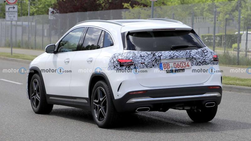 mercedes-benz-gla-class-refresh-rear-angle (1).jpg