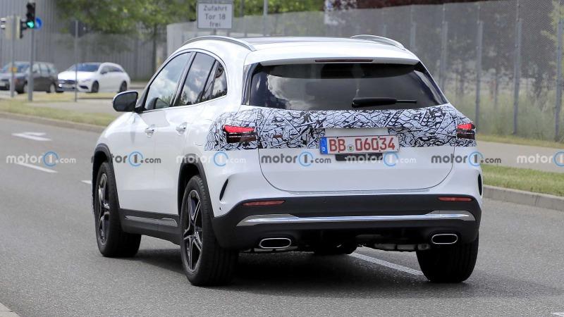 mercedes-benz-gla-class-refresh-rear-angle (2).jpg