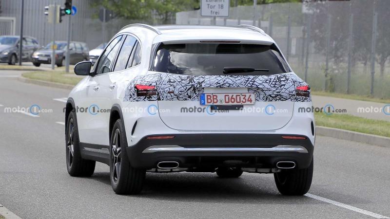 mercedes-benz-gla-class-refresh-rear-angle (3).jpg