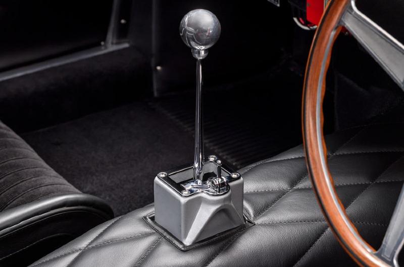 88-bell-sport-classic-330-lmb-gearstick.jpg