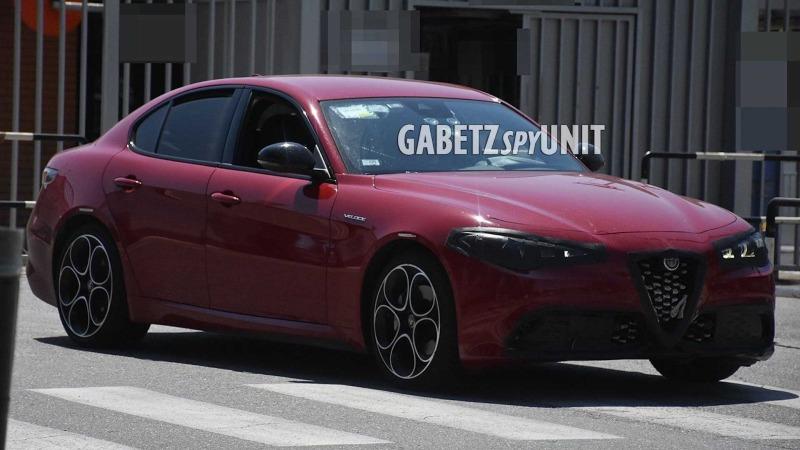 alfa-romeo-giulia-facelift-spy-shots.jpg